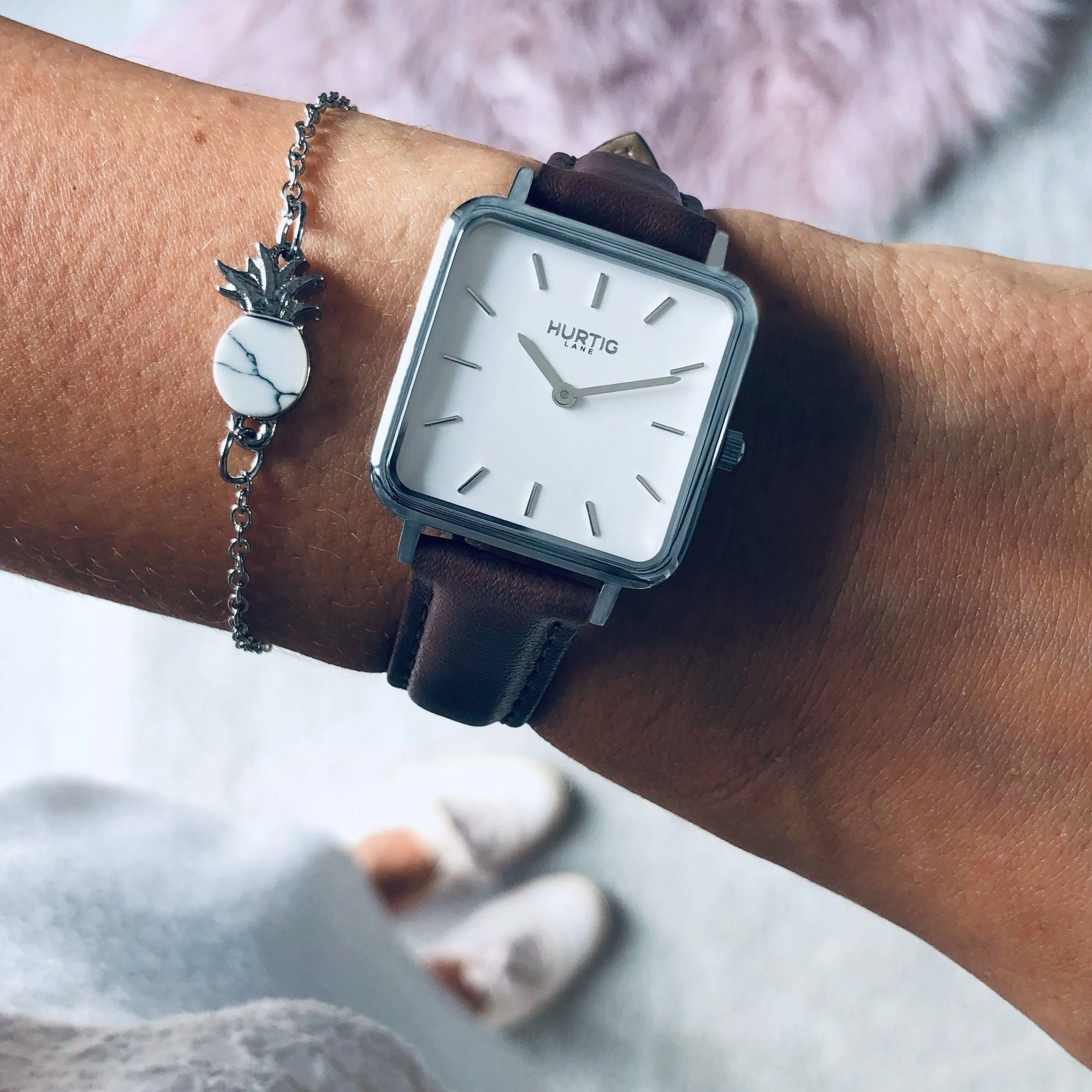 Neliö Square Vegan Leather Watch Silver, White & Chestnut
