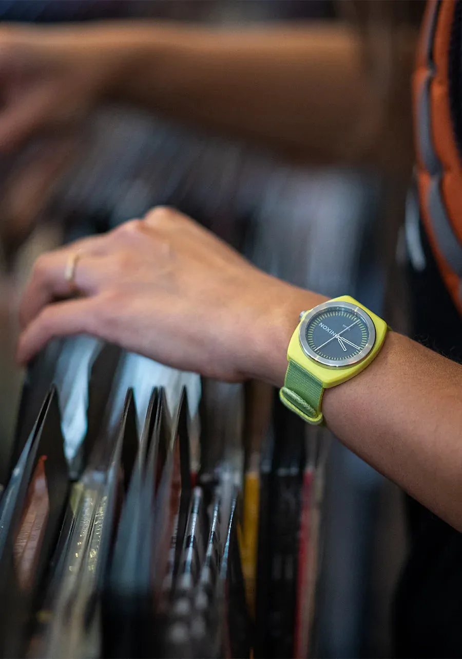 NIXON Light-Wave Watch